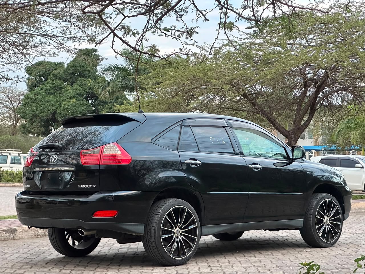 Toyota Harrier 240G thumbnail 3